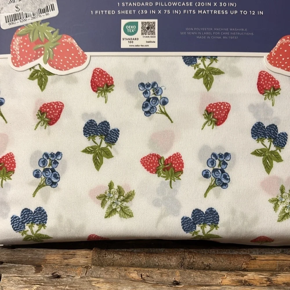 ENVOGUE STRAWBERRIES BLUEBERRIES BERRIES 3 Piece Twin Sheet Set NEW